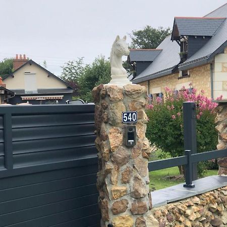 Un Coin De Paradis Panzió Baugé Kültér fotó