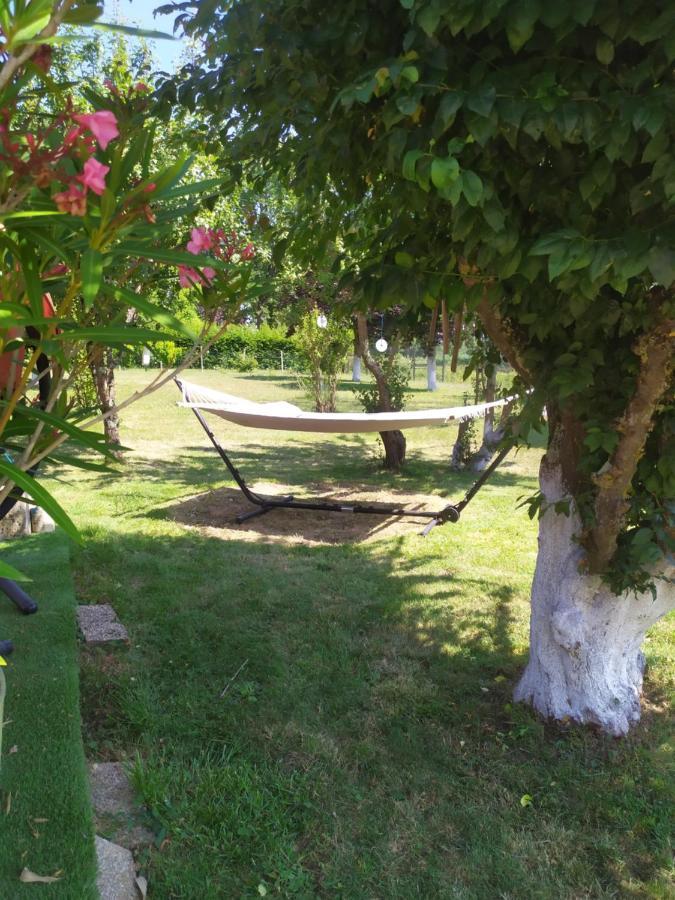 Un Coin De Paradis Panzió Baugé Kültér fotó
